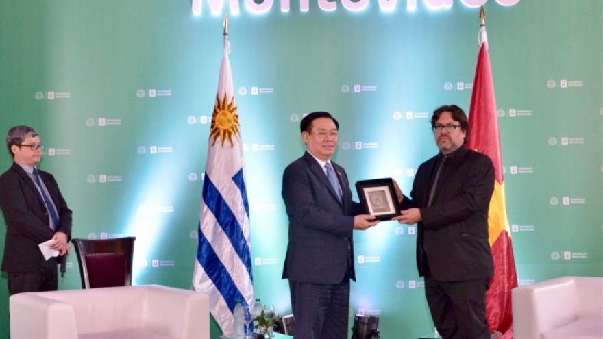 Top Vietnamese legislator meets Montevideo Mayor